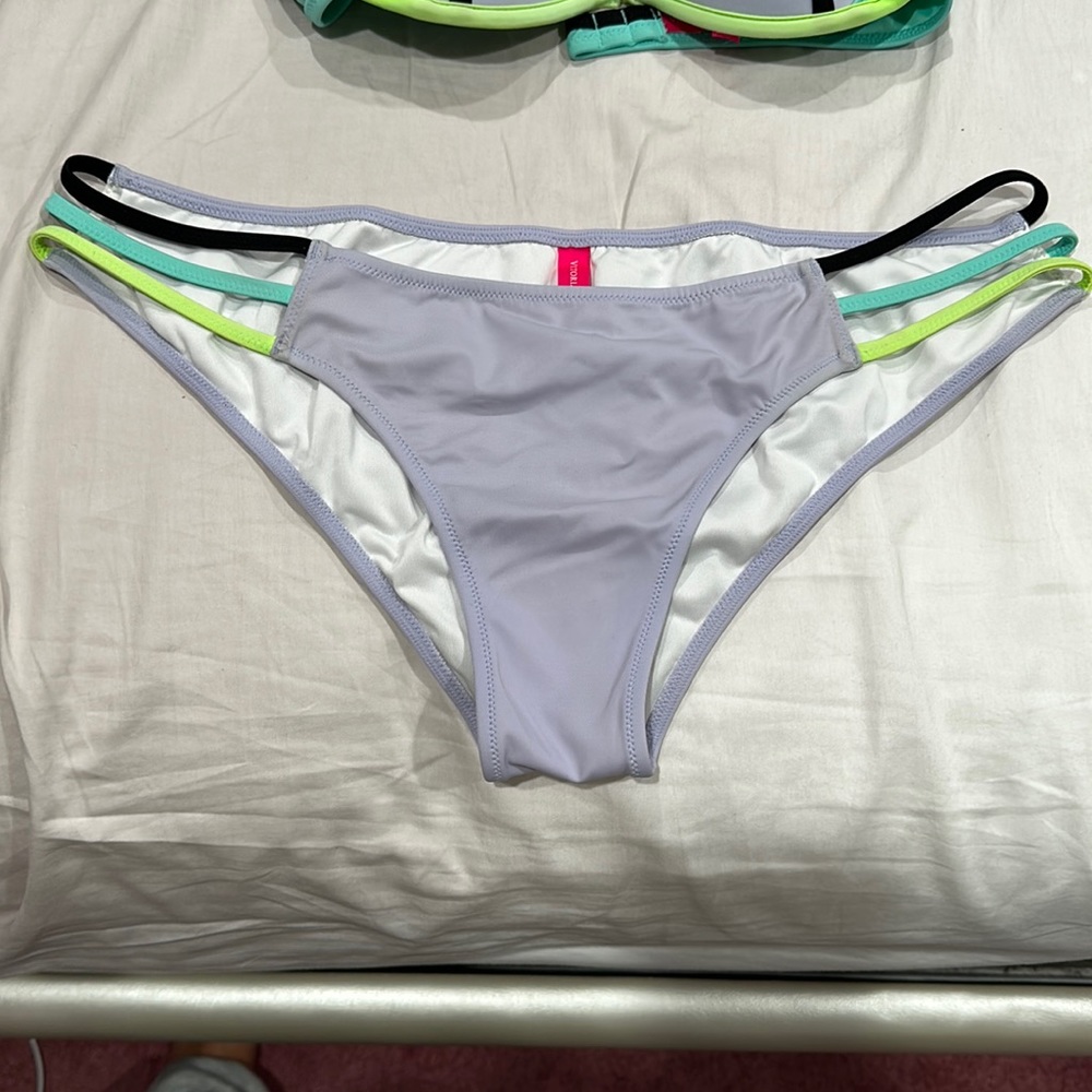 Bikini bottoms